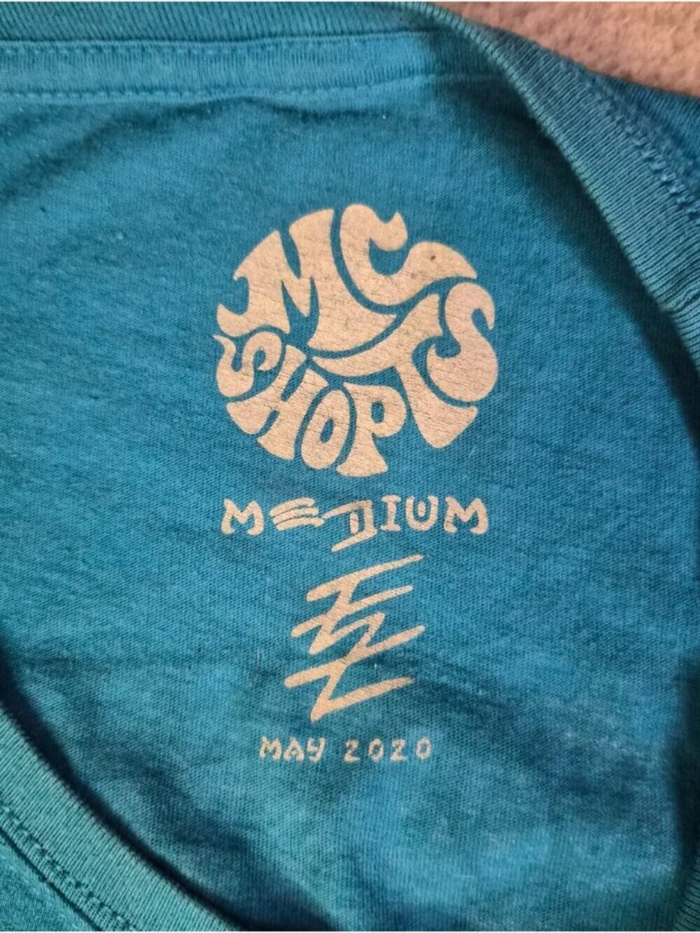 Blue cropped tee with graphic design. Size: M # - Picture 4 of 7
